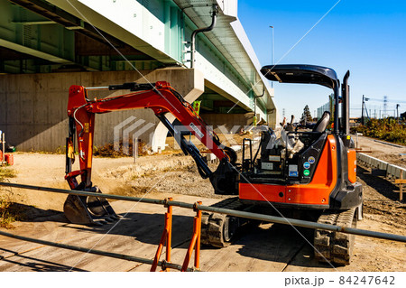 埼玉県富士見市国道254号和光富士見バイパス道路工事　重機バックホー 84247642