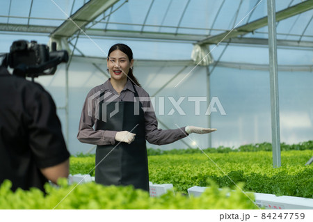 A new generation of asian young woman with organic vegetable business 84247759