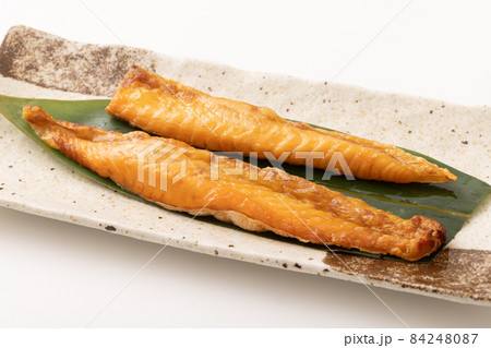 トラウトサーモンハラスの塩焼き トラウトサーモンハラスの塩焼き 84248087