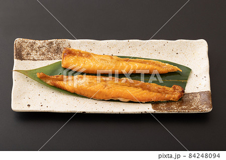 トラウトサーモンハラスの塩焼き 84248094