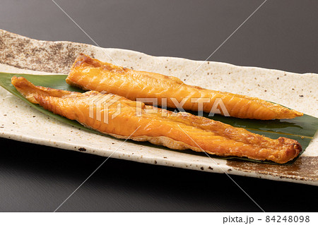 トラウトサーモンハラスの塩焼き 84248098