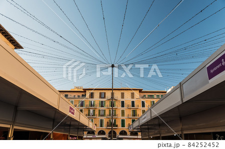 Palma de Mallorca, Spain, 12 29 2017: Christmas market at the major market square 84252452