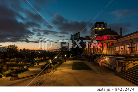 Colorfull cityscape over Brussels with the Botanical garden in front and office buildings in the background 84252474