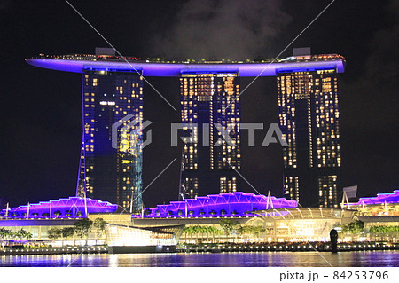 Night View of LV Island Maison & Central Business District…