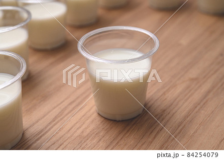 牛乳 84254079