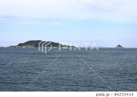三重県 答志島沖の大築海島 と小築海島 三重県 答志島沖の大築海島 と小築海島 84255414