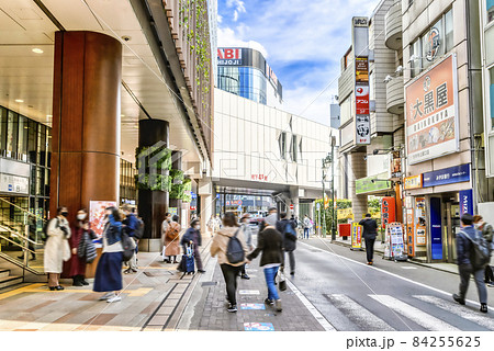東京の都市風景　吉祥寺駅 84255625