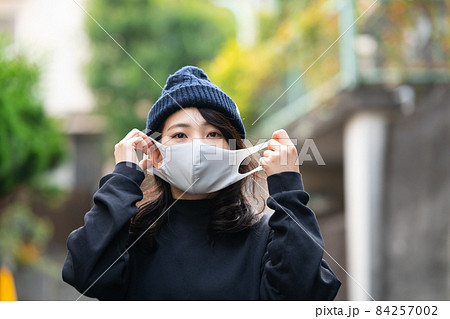マスクの女性 マスクの女性 84257002
