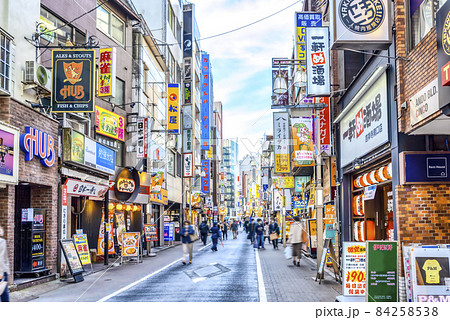 東京の都市風景　吉祥寺駅 84258538