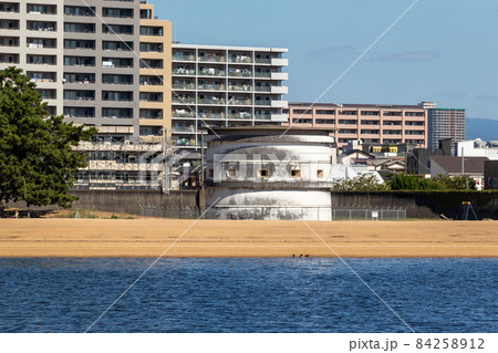 西宮・御前浜公園に残る白い砲台 西宮・御前浜公園に残る白い砲台 84258912