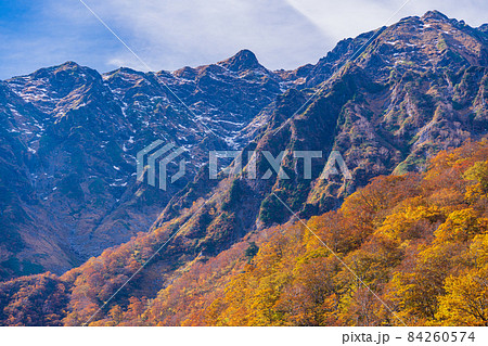 (群馬県)谷川岳 マチガ沢の紅葉 (群馬県)谷川岳 マチガ沢の紅葉 84260574