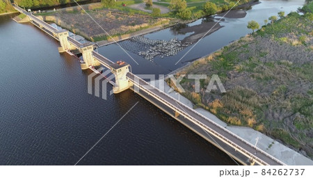 茨城県の福岡堰をドローンで空撮する 茨城県の福岡堰をドローンで空撮する 84262737