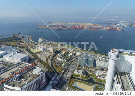 なにわの海の時空館 　咲洲（左下）と夢洲（右上）- 大阪府咲洲庁舎展望台より 84266111