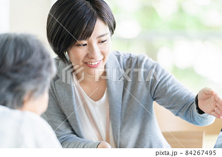 シニア　遺産相続　相談　営業マン 84267495