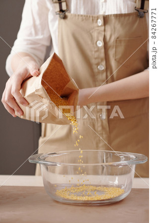 Woman Making Sesame Seeds Filling 84267771