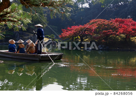 《香川県》栗林公園・屋形船に乗る観光客 《香川県》栗林公園・屋形船に乗る観光客 84268056