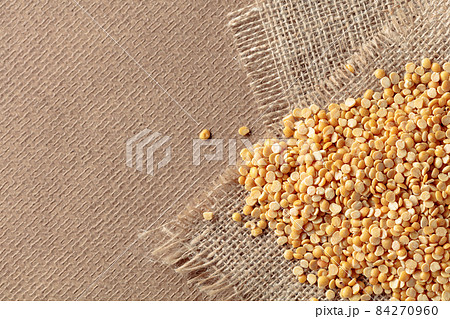 Raw uncooked lentils (lens culinaris). Raw uncooked lentils (lens culinaris). 84270960