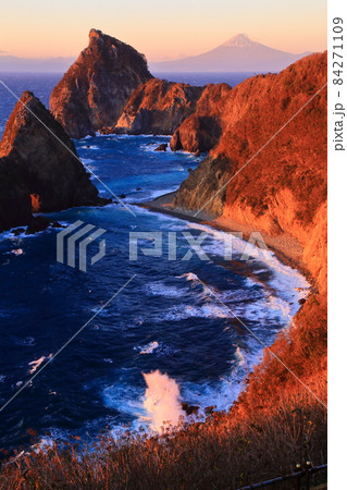 西伊豆松崎町　夕照没前の迫る景観 84271109