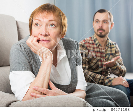 Mother and son arguing 84271198