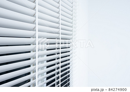 Adjusting vertical or venetian blinds. Adjusting vertical or venetian blinds. 84274900