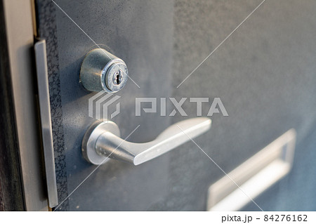 アパートの玄関のドア アパートの玄関のドア 84276162