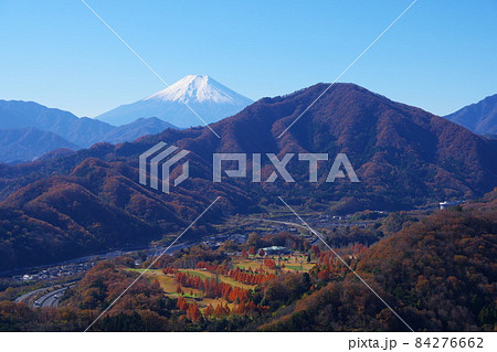 山梨県大月市岩殿山の西隣にある天神山からの眺め 山梨県大月市岩殿山の西隣にある天神山からの眺め 84276662
