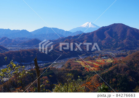 山梨県大月市岩殿山の西隣にある天神山からの眺め 84276663