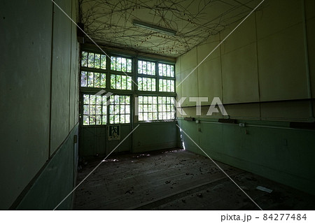 廃墟　廃虚　廃病院　廃校 84277484