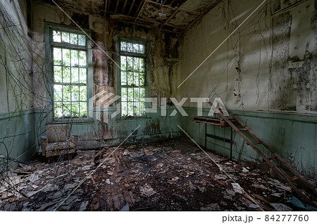 廃墟 廃虚 廃病院 廃校の写真素材