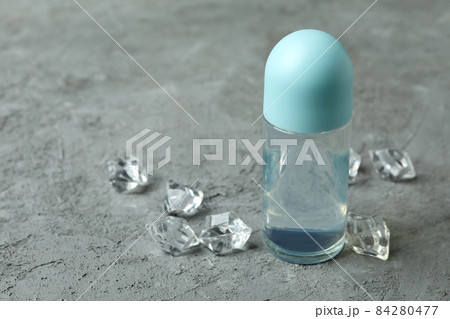 Blank deodorant and ice cubes on gray textured background 84280477
