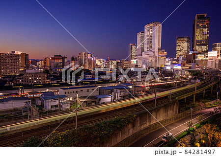名古屋市　グローバルゲートから眺めた名古屋駅ビルの夜景 84281497
