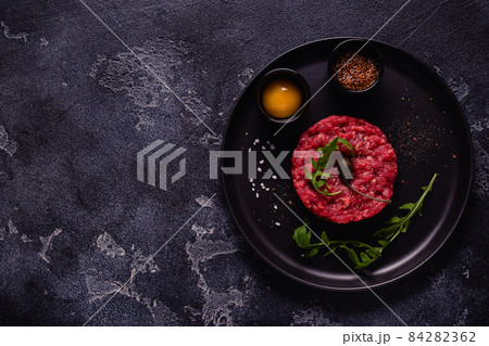 fresh beef tartar with tasty vegetables 84282362