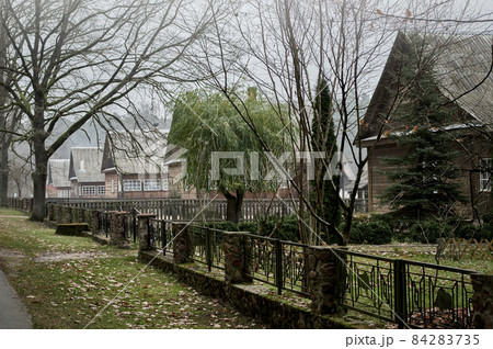 Late autumn in the village. Foggy cloudy day. Late autumn in the village. Foggy cloudy day. 84283735