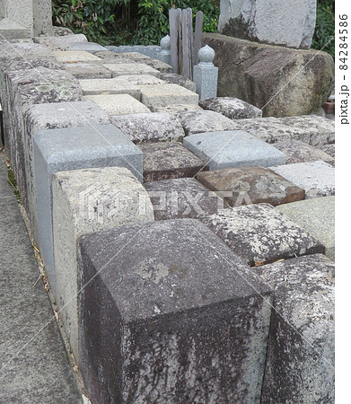 墓場 84284586