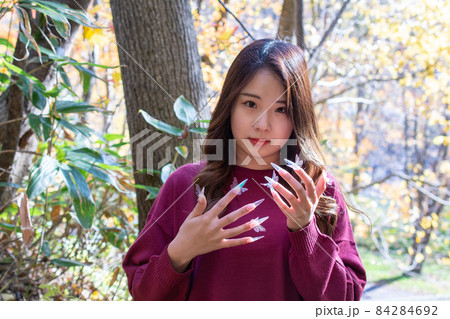 紅葉とネイルモデル 紅葉とネイルモデル 84284692