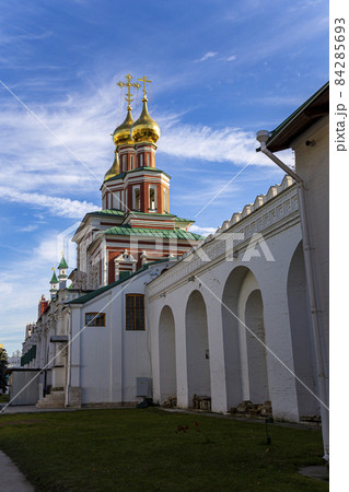 Novodevichy convent (Bogoroditse-Smolensky monastery) on a sunny autumn day. Moscow, Russia. UNESCO world heritage site 84285693