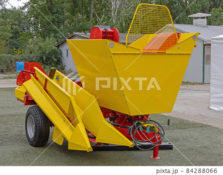Corn Picker Trailer 84288066