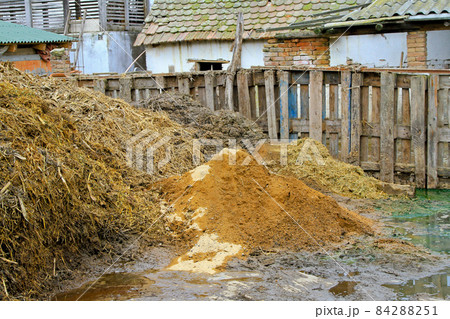 Livestock manure Livestock manure 84288251