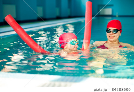 Child in a swimming pool 84288600