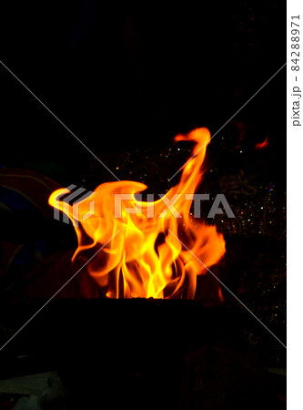 Beautiful view of the flames of the campfire in the darkness for havan pooja Beautiful view of the flames of the campfire in the darkness for havan pooja 84288971
