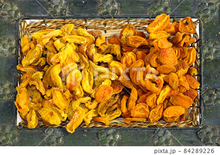 Dried fruits 84289226