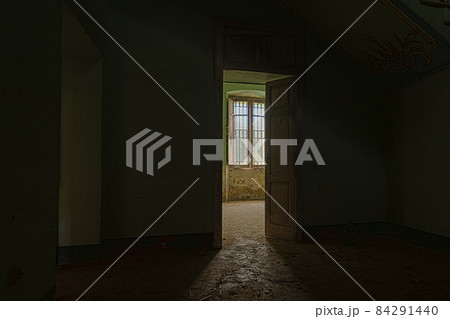 Decaying abandoned house. Decaying abandoned house. 84291440