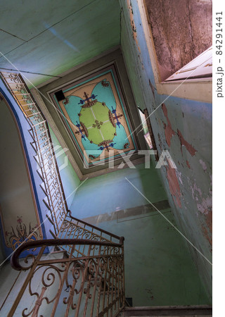 Decaying abandoned house. Decaying abandoned house. 84291441