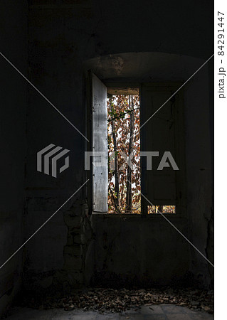 Decaying abandoned house. 84291447