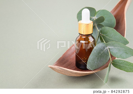 Glass dropper bottle with eucalyptus oil. Modern organic cosmetics concept, facial skincare. Trendy still life composition with eucalyptus leaves on green background with copy space. Mockup Glass dropper bottle with eucalyptus oil. Modern organic cosmetics concept, facial skincare. Trendy still life composition with eucalyptus leaves on green background with copy space. Mockup 84292875