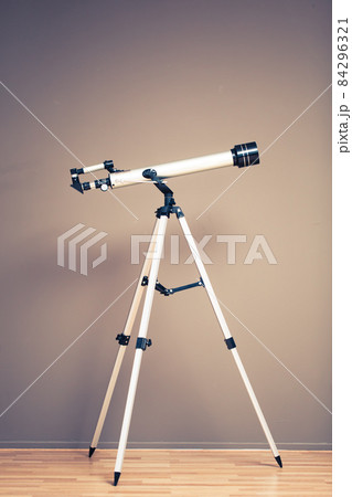 telescope on tripod with copy-space telescope on tripod with copy-space 84296321