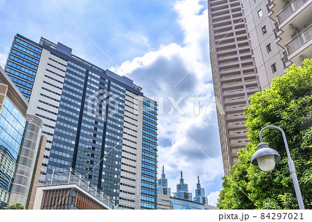川崎の都市風景 ミューザ通りから見える夏の空 川崎の都市風景 ミューザ通りから見える夏の空 84297021