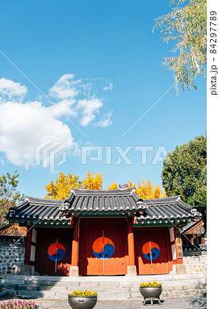 Autumn of Suwon Hyanggyo. school to teach local students in the Joseon Dynasty period in Suwon, Korea 84297789