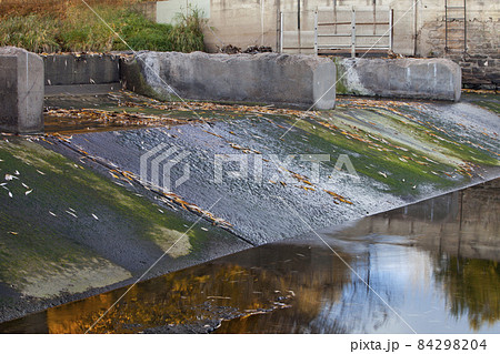old river dam 84298204