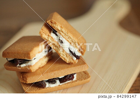 レーズンバターサンド 84299147